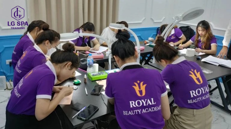 Học nghề spa tại Thẩm mỹ Royal