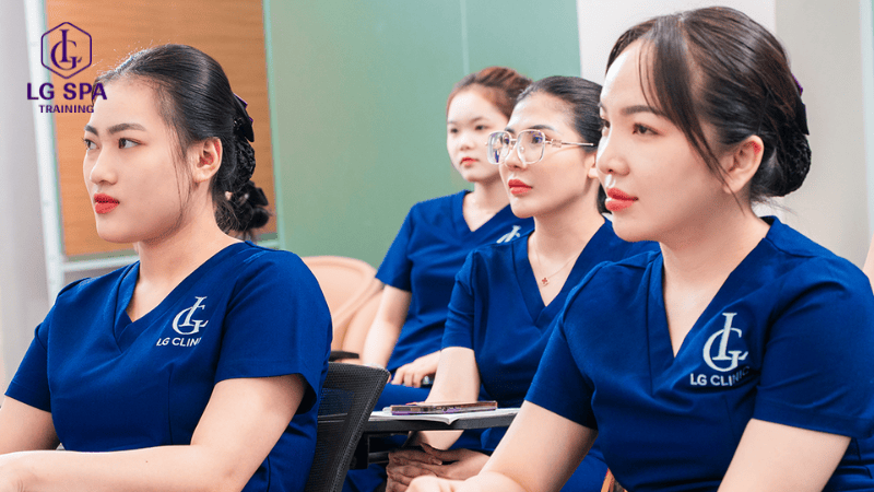 ai nên học quản lí spa