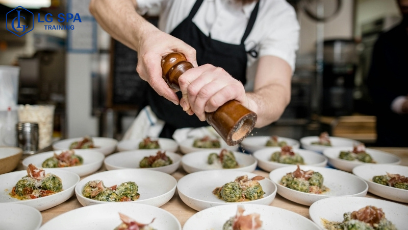 18 tuổi học nghề đầu bếp