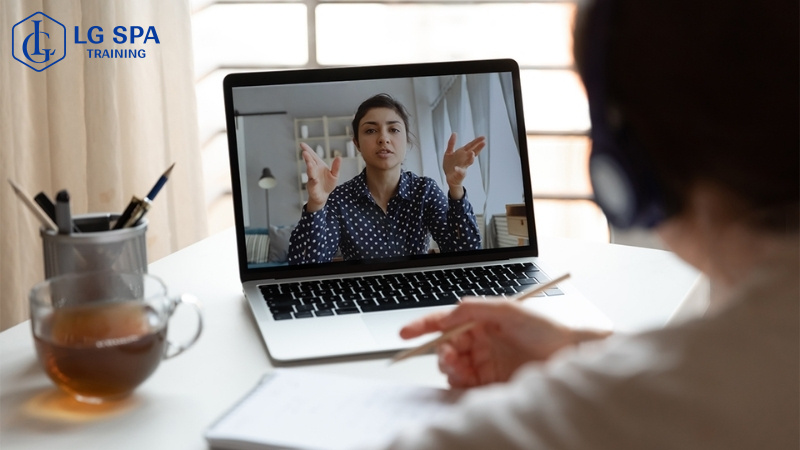 21 tuổi làm nghề coach online