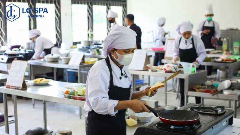 25 tuổi học nghề đầu bếp