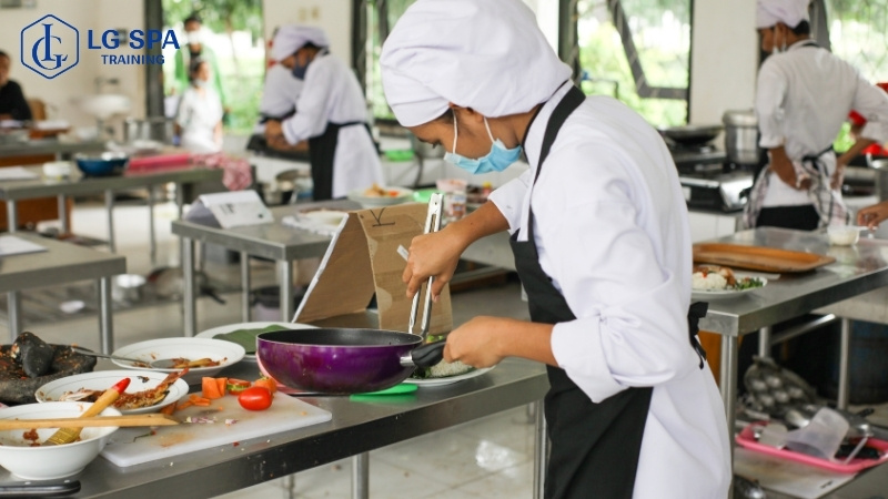 30 tuổi học nghề đầu bếp cho nữ