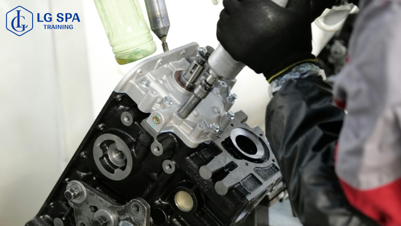 Học ngành cơ khí kỹ thuật ổn định không thiếu việc