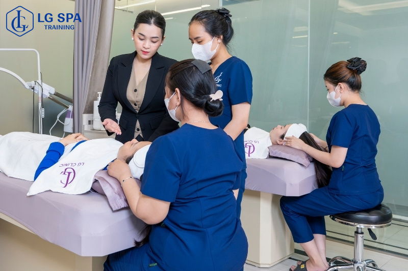 Học nghề spa, chăm sóc da cho nữ 30 tuổi