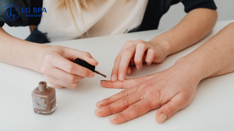 Nghề làm nail cho nữ không bằng cấp