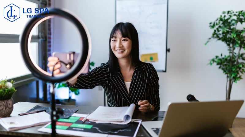 Nghề livestream bán hàng ở tuổi 19