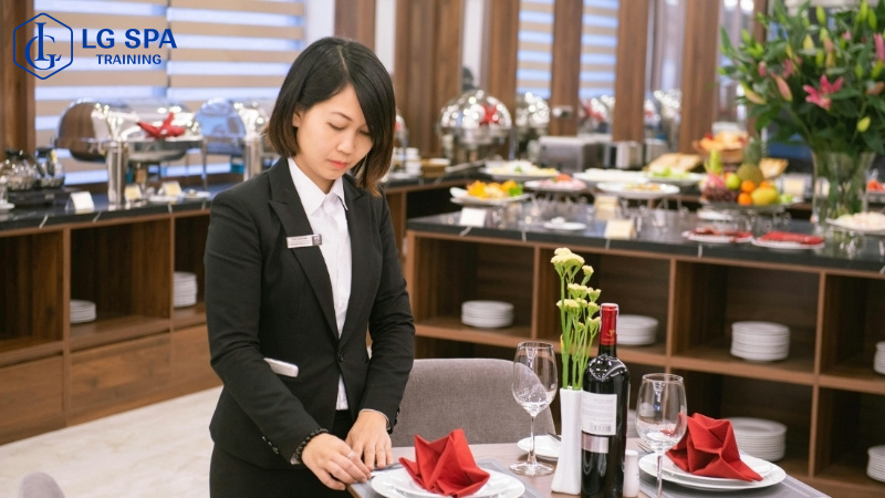 Nghề nhà hàng – khách sạn phù hợp với nữ