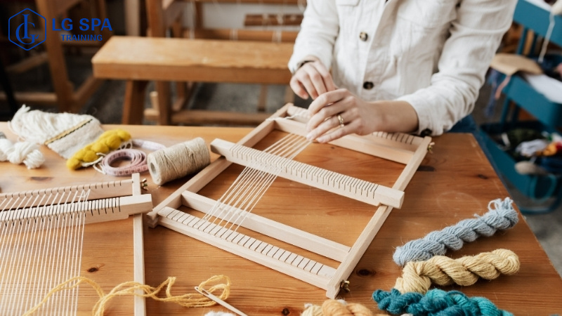 Nghệ nhân làm đồ thủ công phù hợp với nữ khéo léo