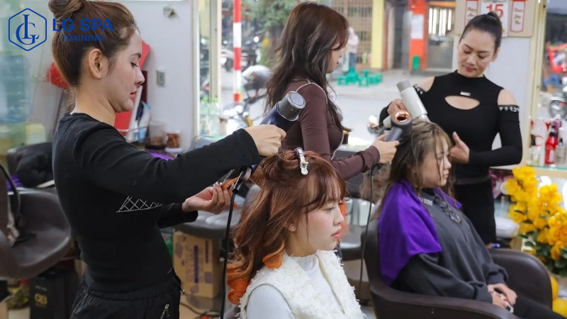 Nghề tạo mẫu tóc chuyên nghiệp dành cho nữ giới