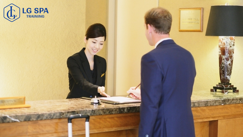 Nhà hàng, khách sạn, du lịch chỉ cần có bằng cấp 2