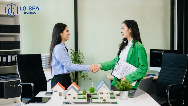 con gái học ngành kinh tế dễ xin việc