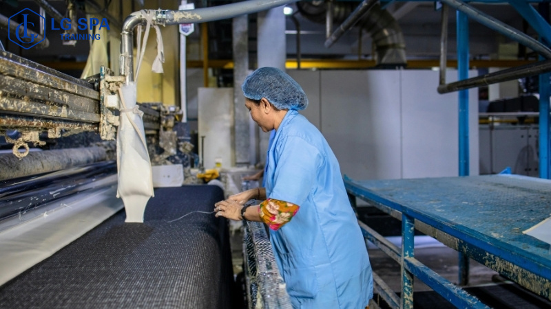 công nhân nhà máy lương 15 triệu