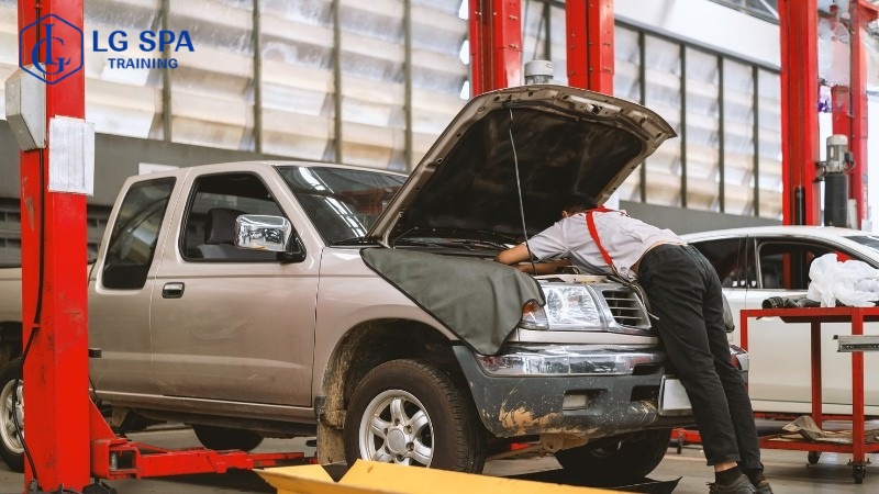 Nên học nghề gì bây giờ​? Học công nghệ ô tô