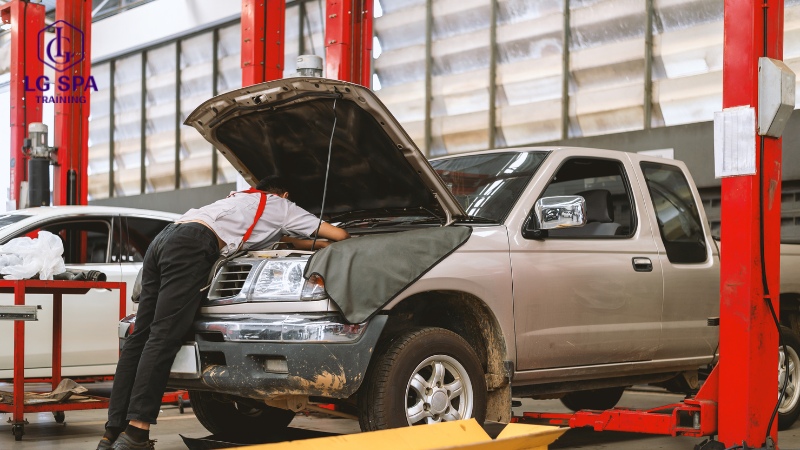 Nên học nghề gì bây giờ? Học công nghệ ô tô