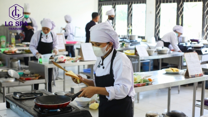 học hết lớp 8 theo nghề đầu bếp