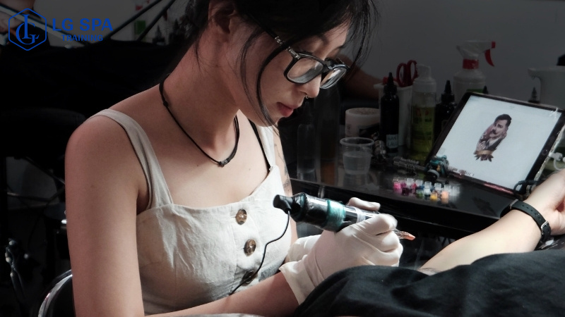 học làm thợ xăm ở tuổi 25