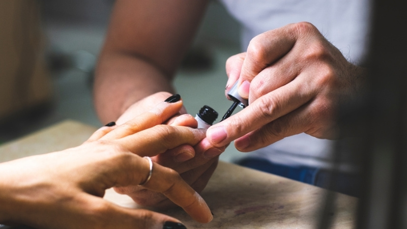 học nghề nail cho phụ nữ có gia đình