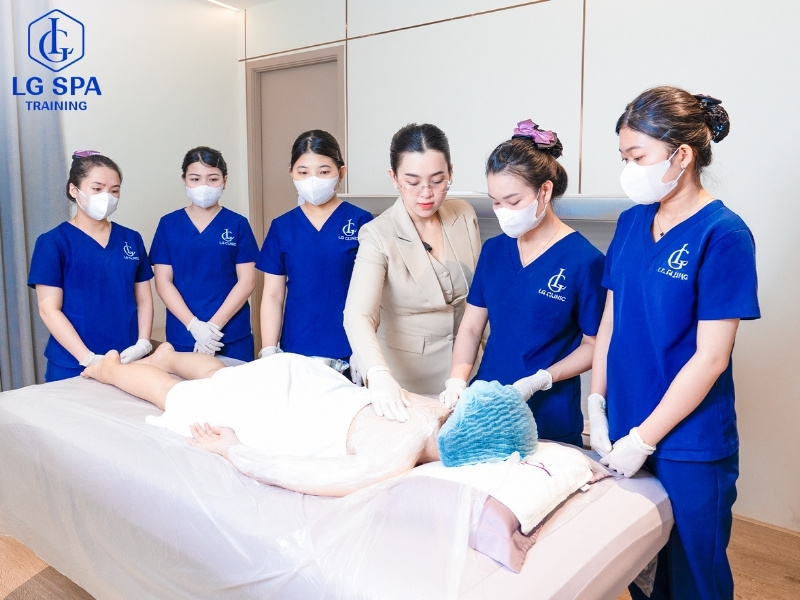 học spa chăm sóc da phụ nữ có gia đình