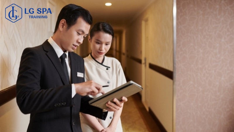 Nên học nghề gì bây giờ​? Nghề dịch vụ nhà hàng khách sạn