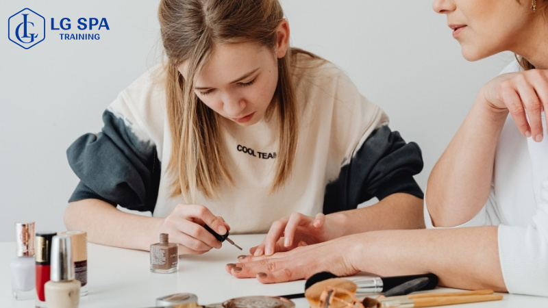 làm nghề nail ở tuổi 34