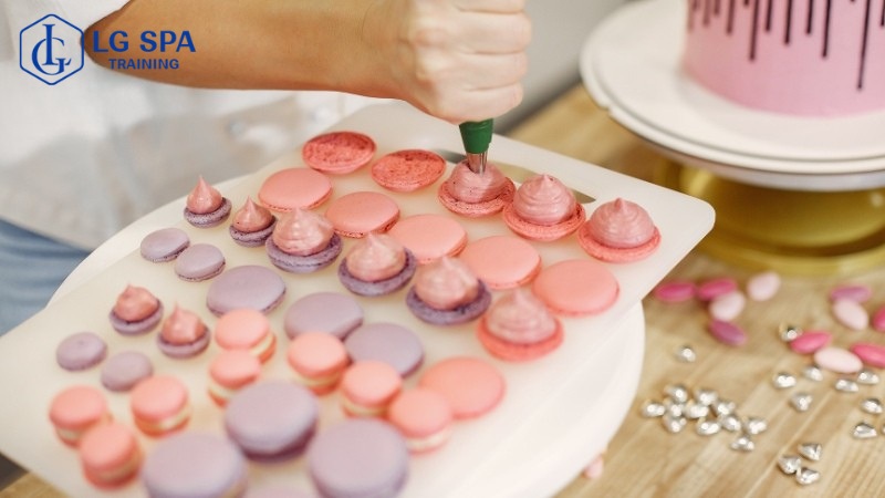 Nên học nghề gì bây giờ​?Làm nghề thợ làm bánh