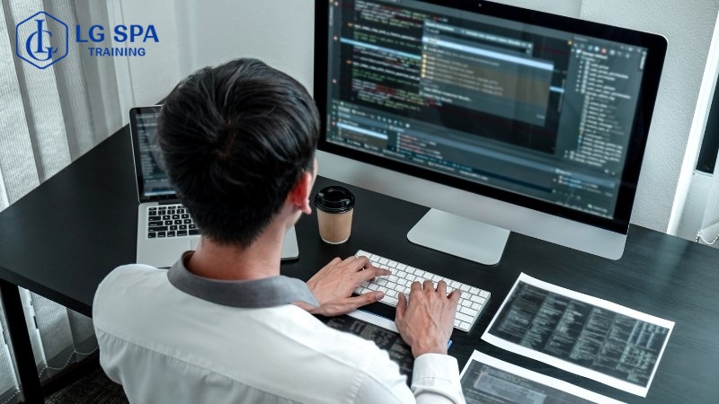 Nên học nghề gì bây giờ​? Học lập trình viên IT