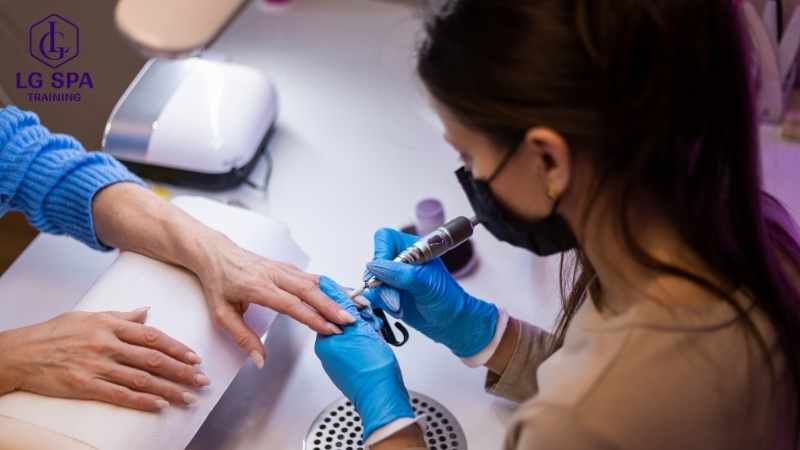 nghề làm nail cho nữ không bằng cấp