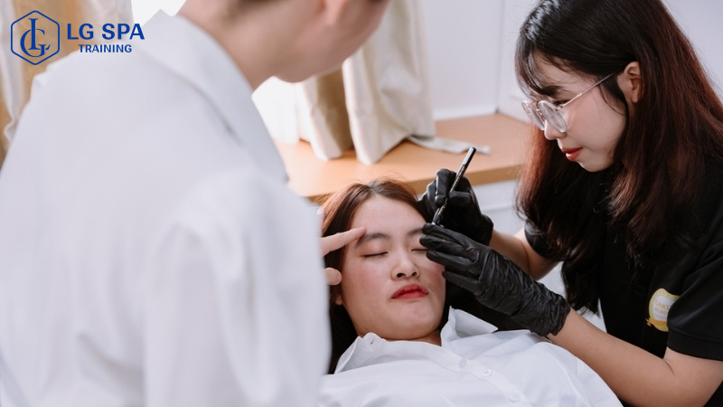 nghề phun xăm thẩm mỹ cho tuổi 32