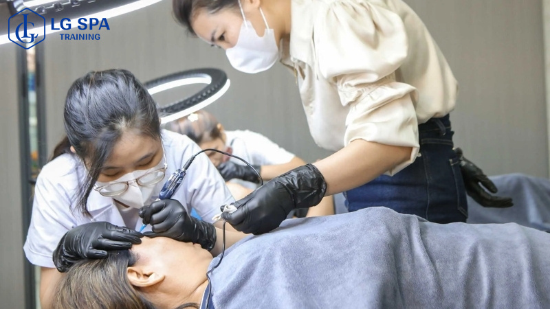 nghề phun xăm thẩm mỹ ổn định cho nữ