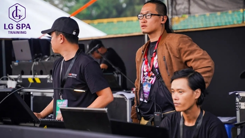 Học nghề gì dễ kiếm tiền? Học nghề tổ chức sự kiện