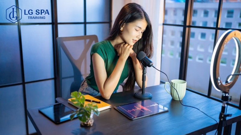 nữ học nghề content creator