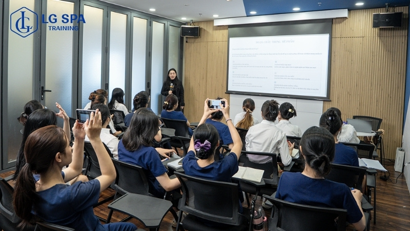 con gái nên học ngành nghề gì