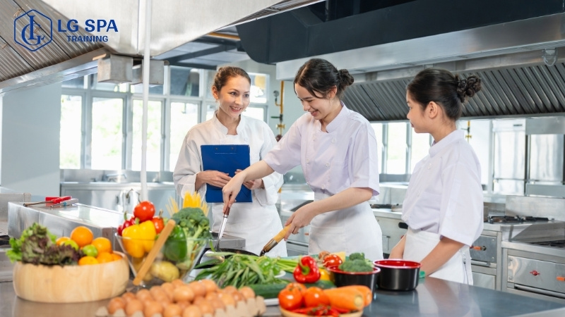 nên học đại học hay học nghề ẩm thực