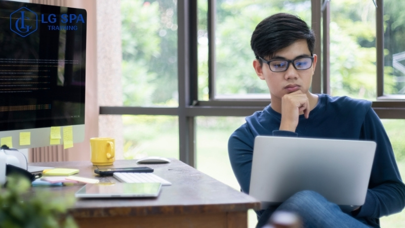 nên học đại học hay học nghề lập trình và thiết kế web