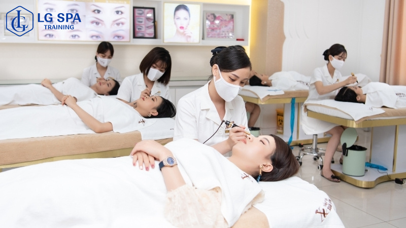 học nghề phun xăm thẩm mỹ cho nữ ngắn hạn