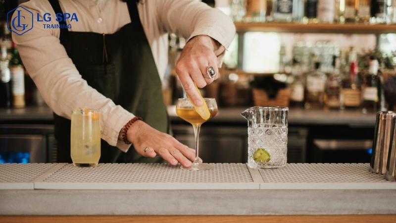 khóa học nghề ngắn hạn cho nam pha chế