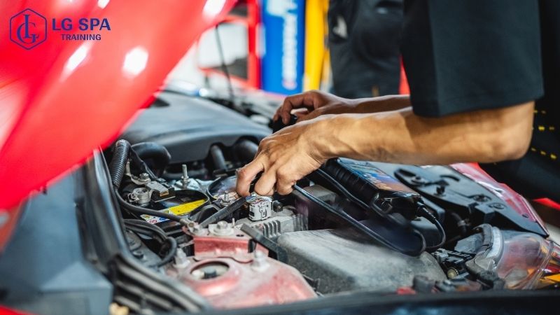 khóa học nghề ngắn hạn cho nam sửa chữa ô tô xe máy
