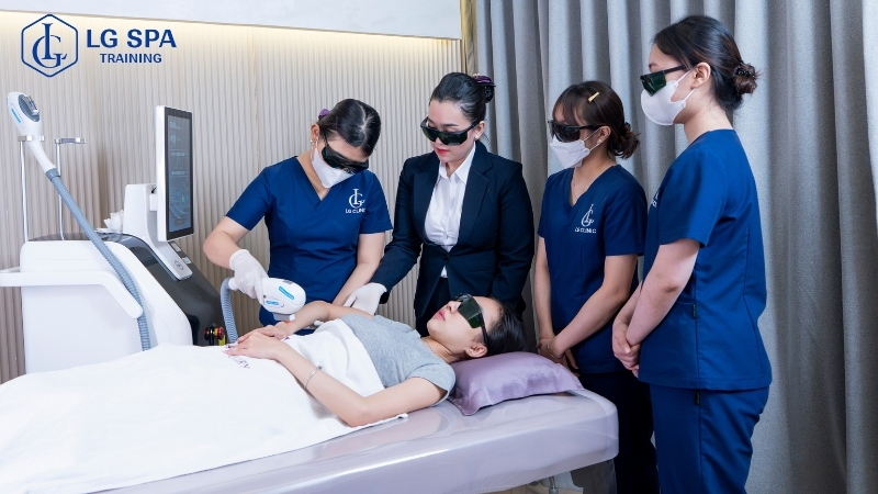 nên học nghề hay đi làm 2025