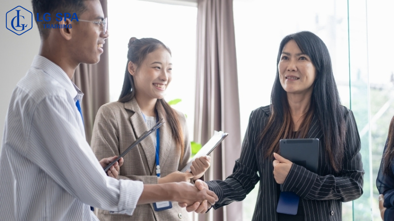 làm nghề truyền thông marketing cho người hướng ngoại