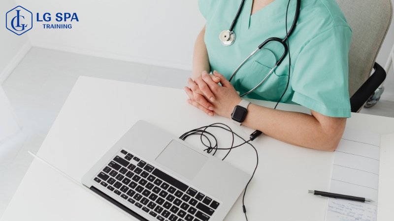 Điều dưỡng viên là nghề không cần bằng tiếng anh