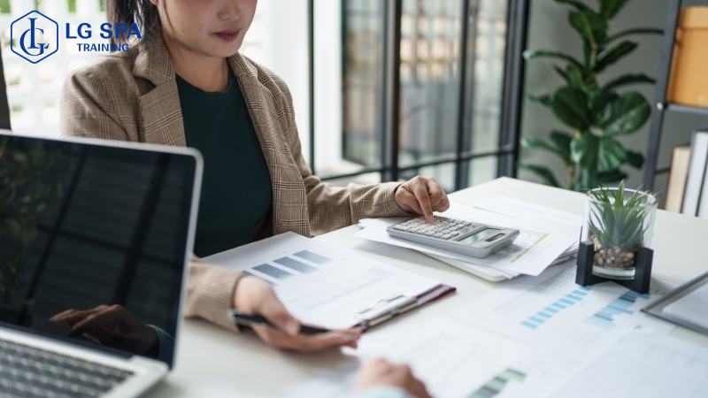 nhân viên kinh doanh vừa hướng nội vừa hướng ngoại