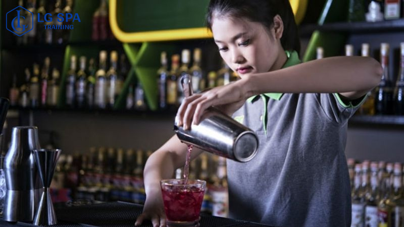 14 tuổi nên học nghề pha chế