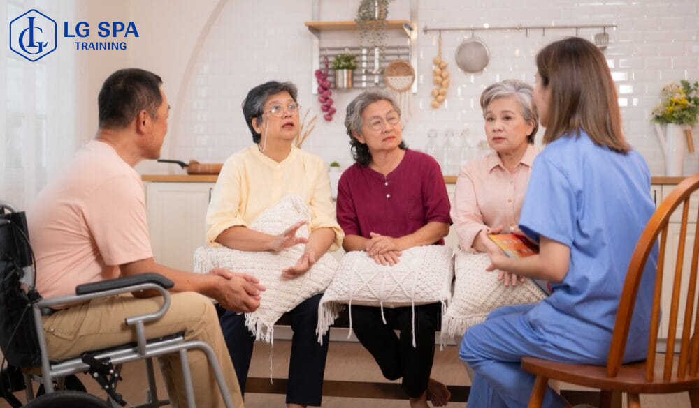 40 tuổi học nghề chăm sóc người cao tuổi